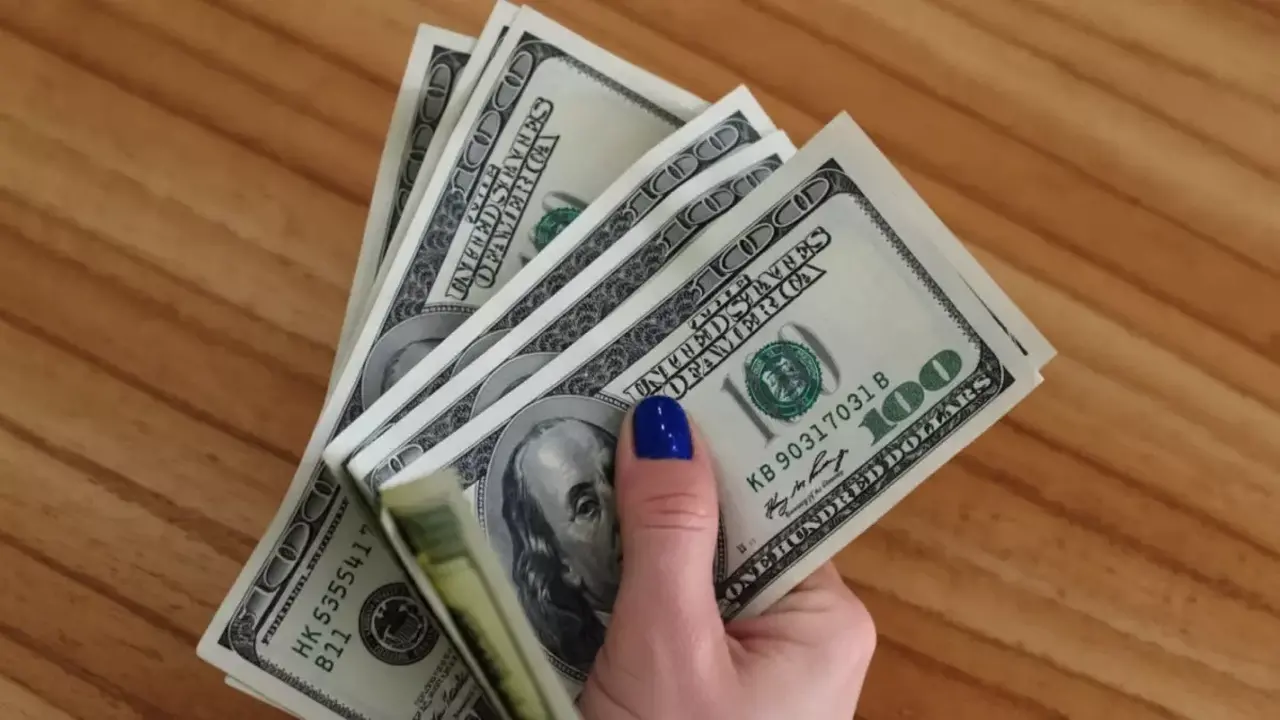 استقرار سعر الدولار عند 50 جنيهاً مع مفاجآت في 4 بنوك مصرية